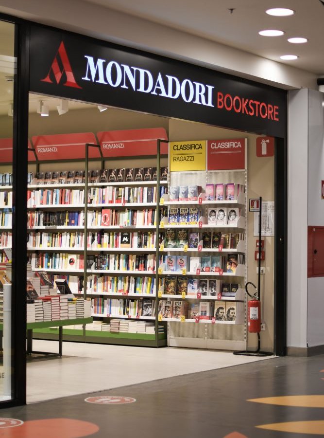 Mondadori - Photo 2