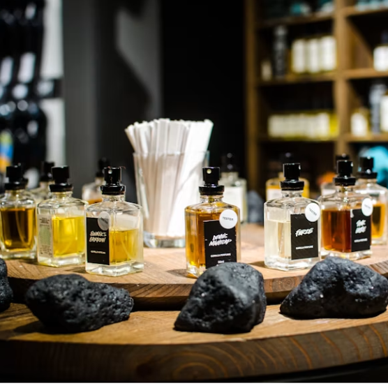 Lush - Photo 1