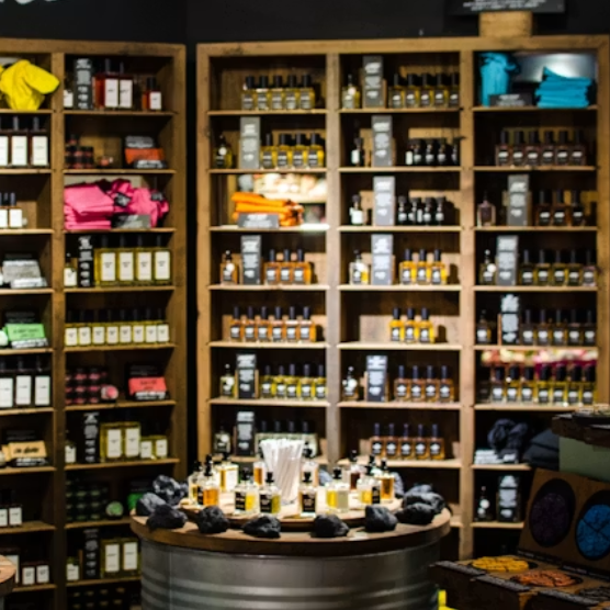 Lush - Photo 3