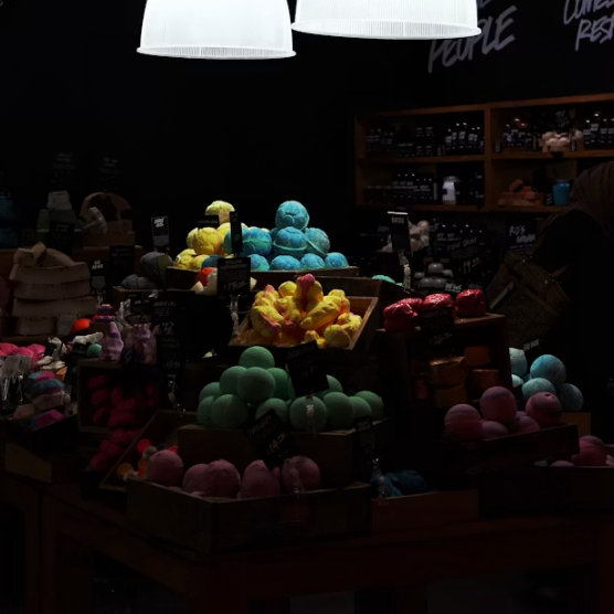 Lush - Photo 2